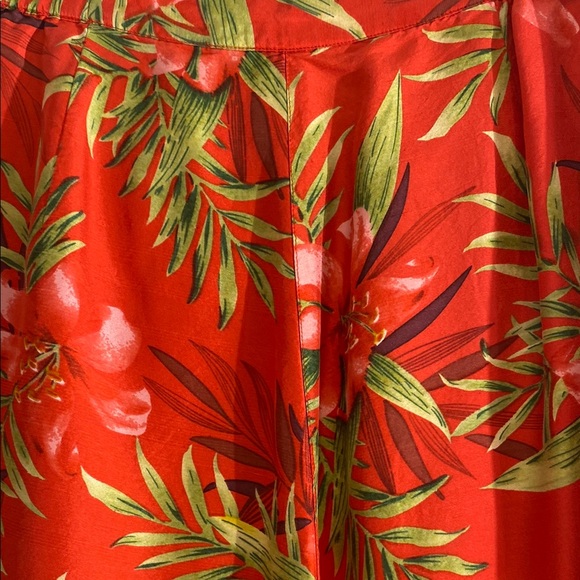SilkLand Red Floral Capris - Picture 4 of 7